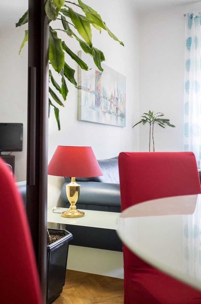 Spacious 2bdr Apartment on Tkalciceva Street Apartment (2 Bedrooms) 16