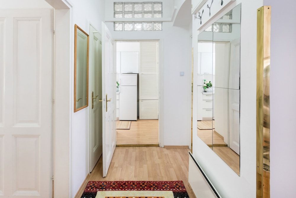 Spacious 2bdr Apartment on Tkalciceva Street Apartment (2 Bedrooms) 6