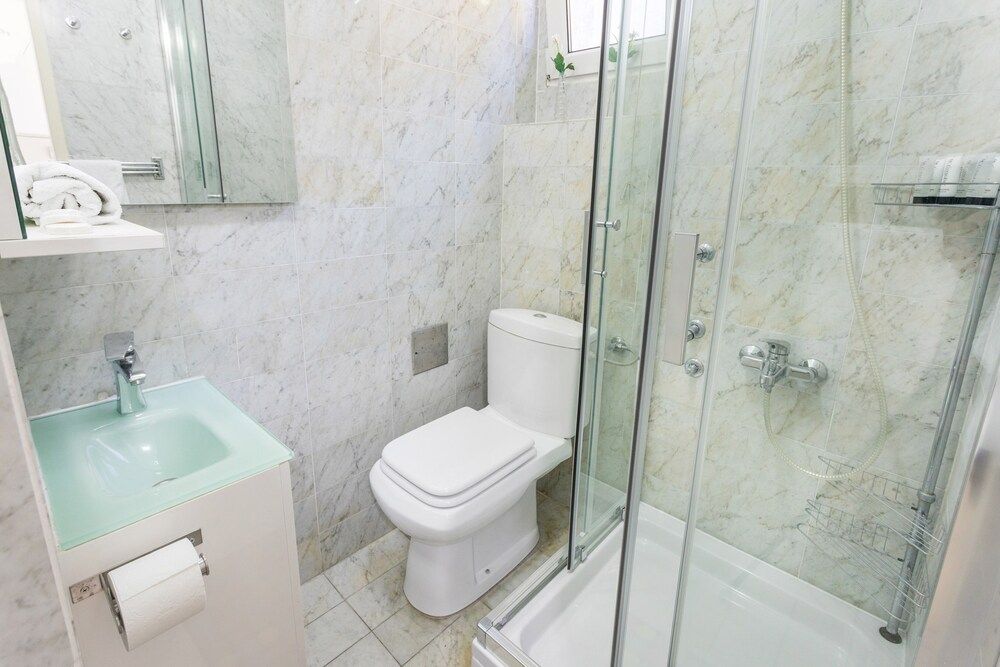 Spacious 2bdr Apartment on Tkalciceva Street Apartment (2 Bedrooms) 12