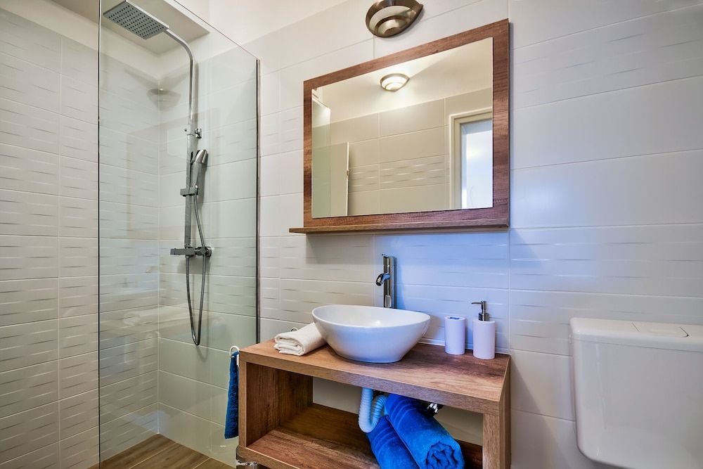 Modern Duplex Close to City Center- Free Parking Apartment (0 Bedroom) 10