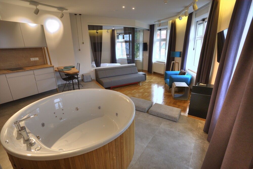 Private Spa Tub
