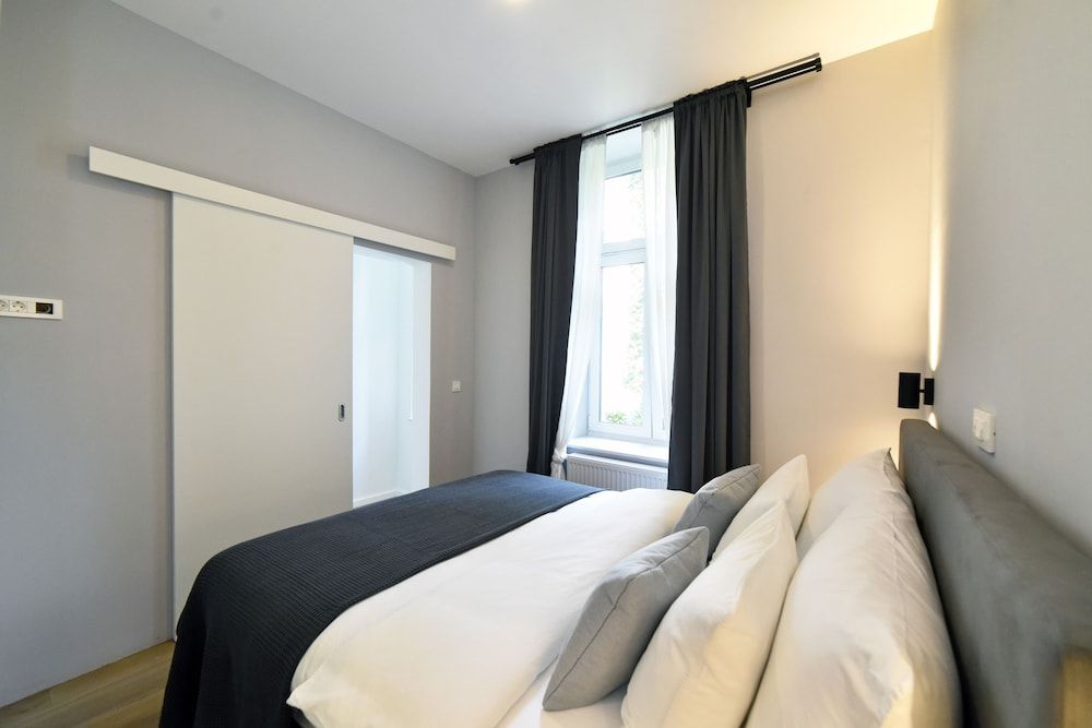 undefined Imperial Apartments 10