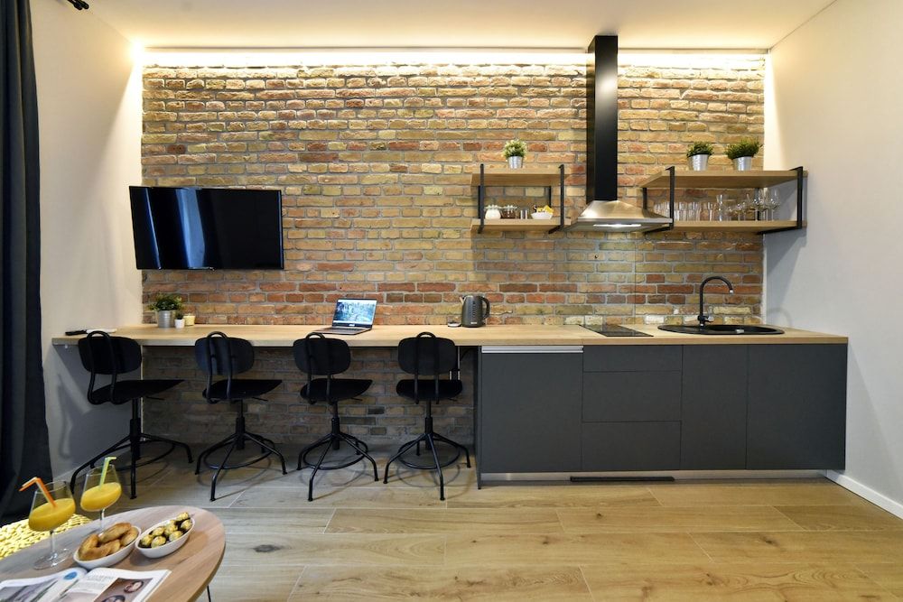 undefined Imperial Apartments 4