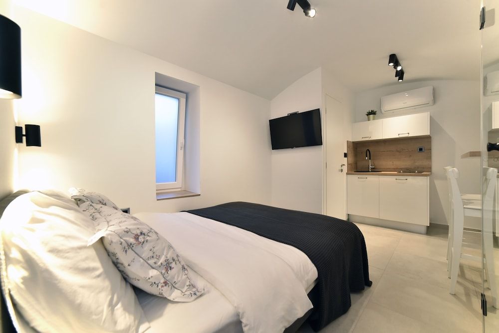 Hidden Backyard Apartments Studio 2