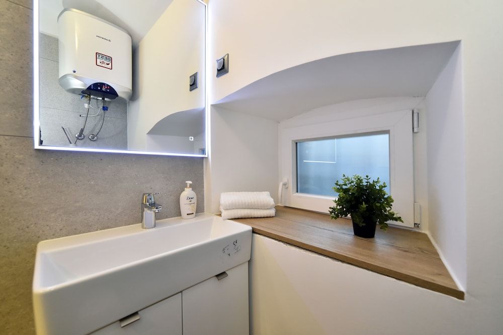 Hidden Backyard Apartments Studio 10