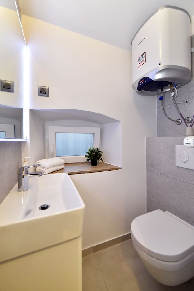 Hidden Backyard Apartments Studio 8