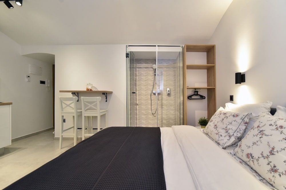 Hidden Backyard Apartments Studio 6