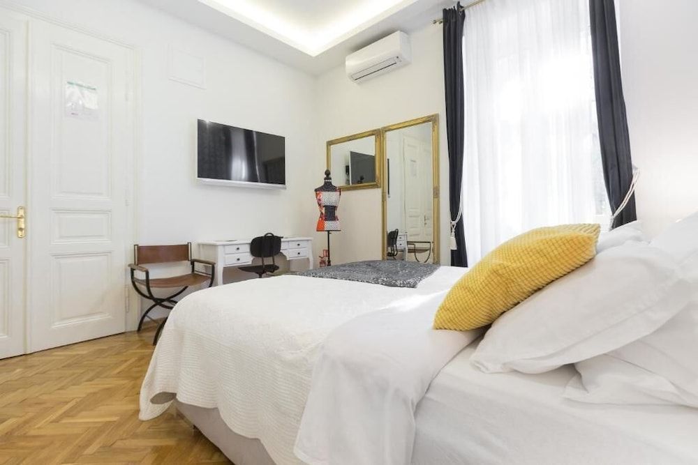 Aurelia Antik City Room 4