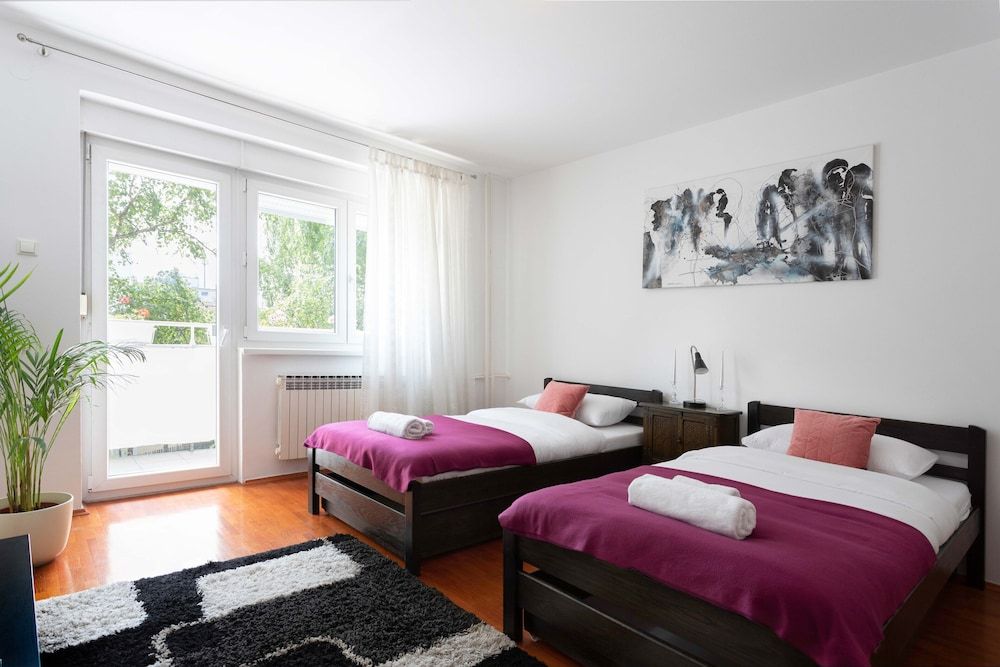 undefined Bright 2bdr Apartment With a Balcony 8