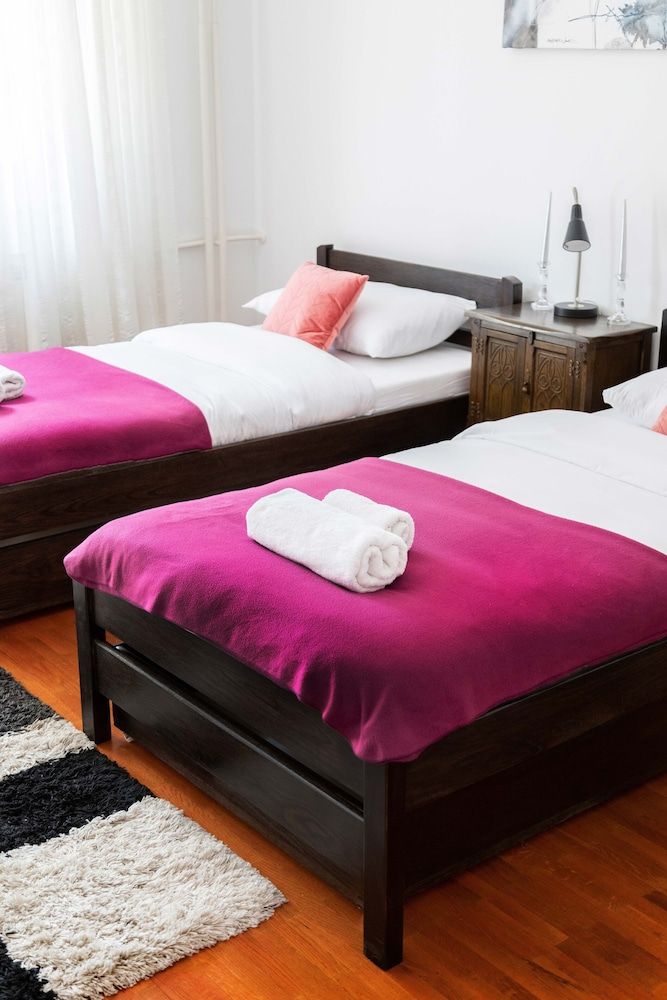 undefined Bright 2bdr Apartment With a Balcony 7