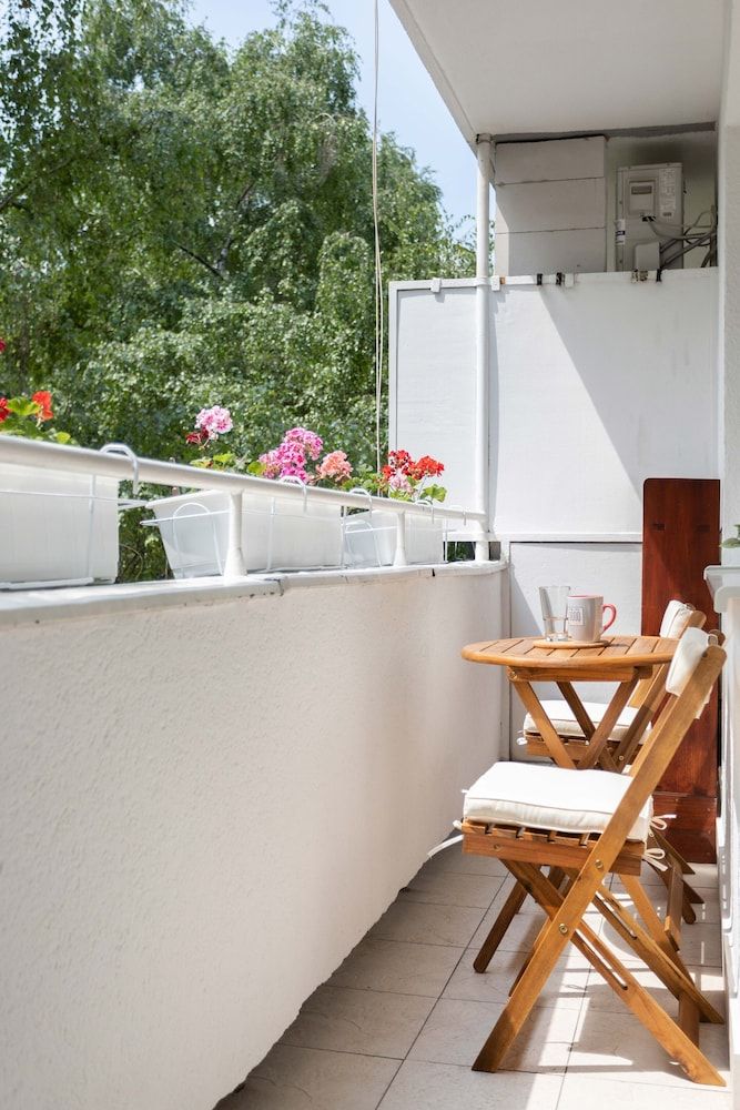 undefined Bright 2bdr Apartment With a Balcony 5