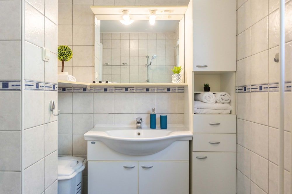 Bright 2bdr Apartment With a Balcony Apartment (2 Bedrooms) 5