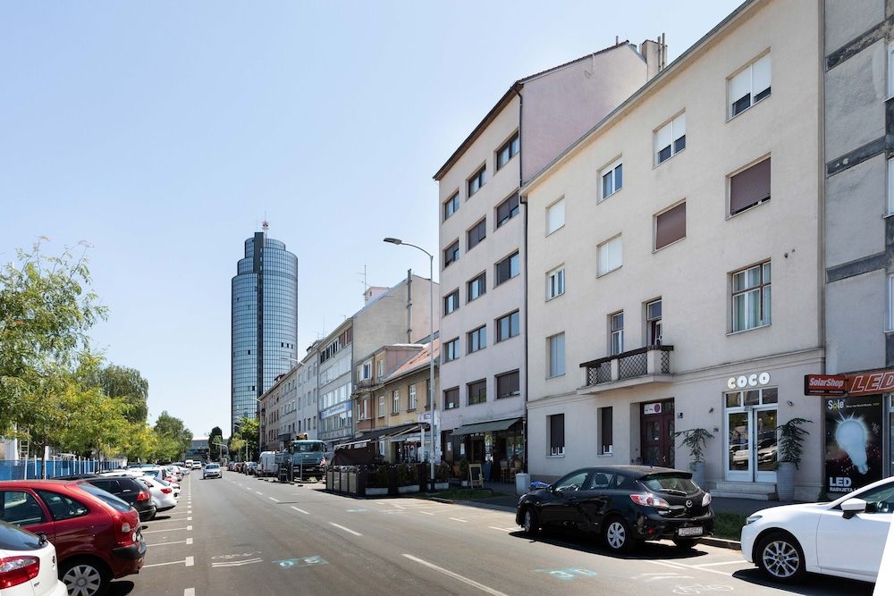 undefined Spacious 2bdr Apartment With a Cute Balcony