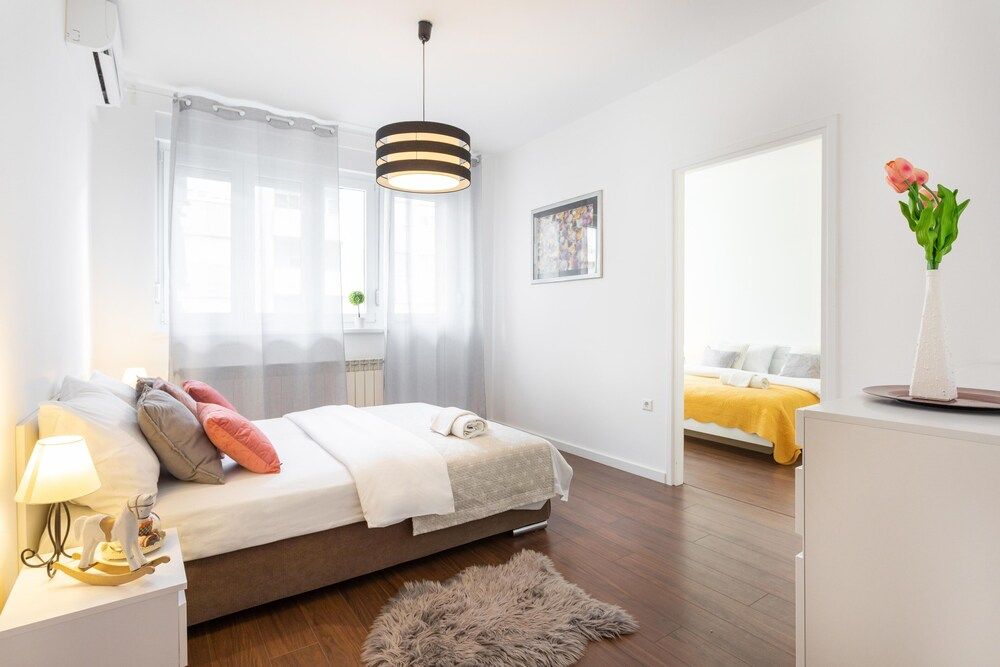 undefined Sunny 2bdr Apartment With a Balcony 7