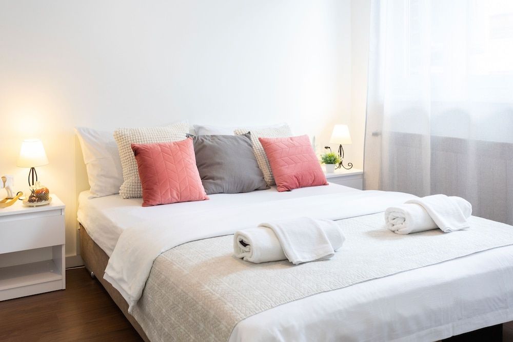 undefined Sunny 2bdr Apartment With a Balcony 9