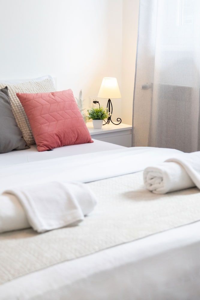 undefined Sunny 2bdr Apartment With a Balcony 5