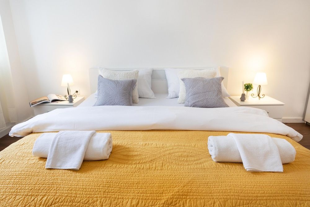 undefined Sunny 2bdr Apartment With a Balcony 6