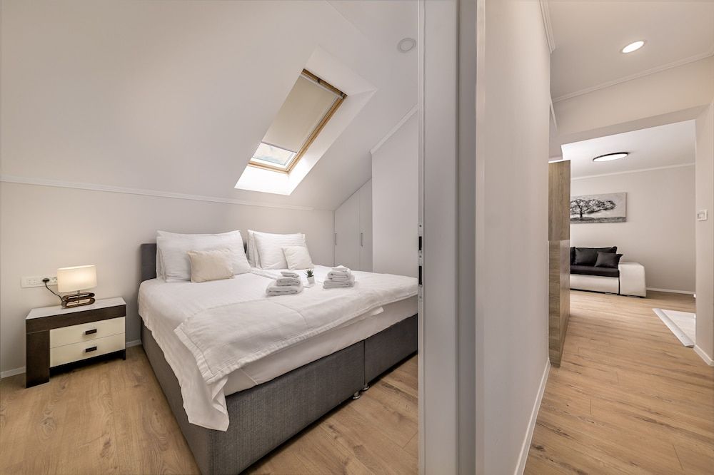 Villa Madison Deluxe Suite, 1 Bedroom, Fireplace, Garden View