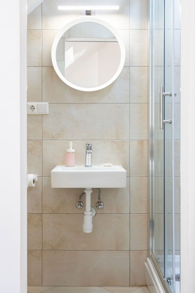 undefined Newly Refurbished Studio Near City Center 7