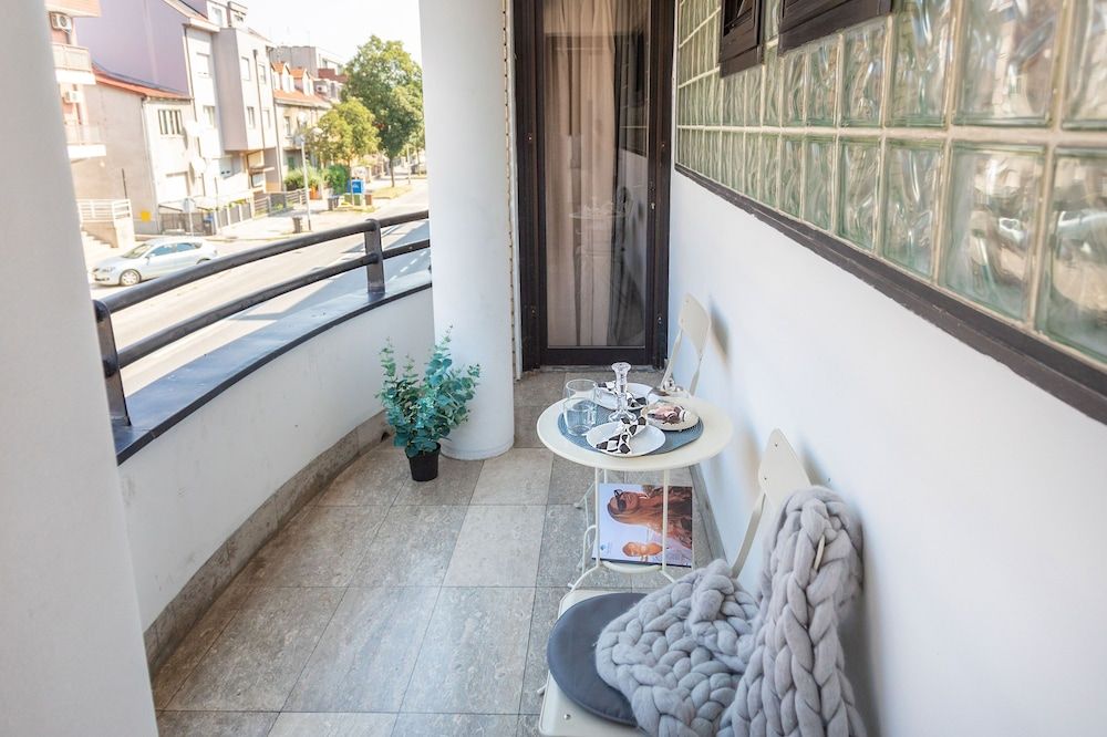 undefined Cozy and Beautiful Studio Near City Center 3