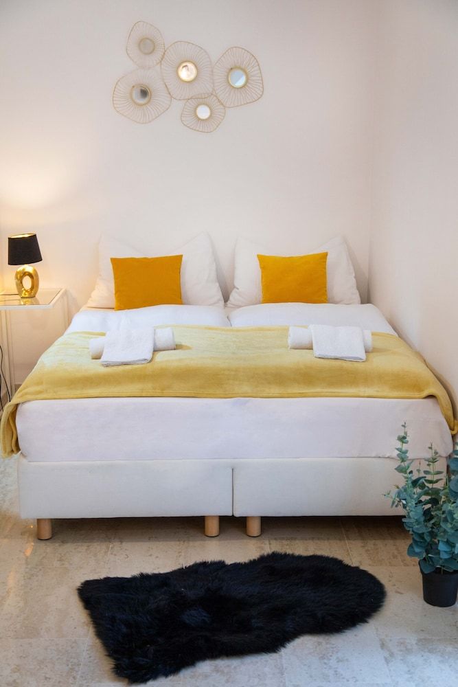 undefined Modern Studio Near City Center 4