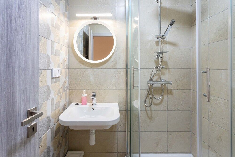 undefined Modern Studio Near City Center 8