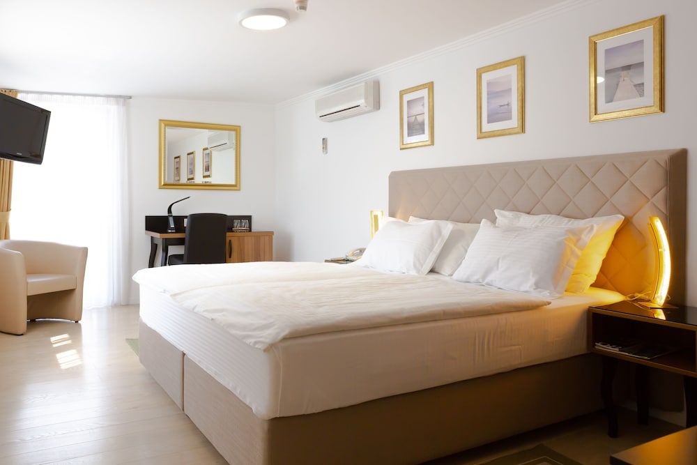 Hotel Vila Tina Deluxe Double Room 4