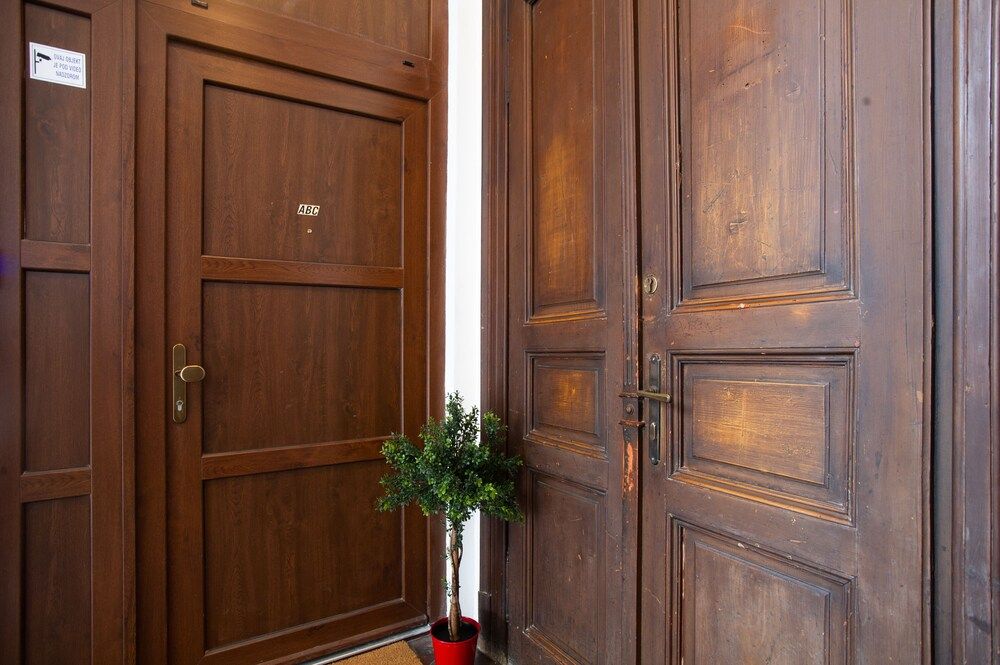 undefined Crown Rooms