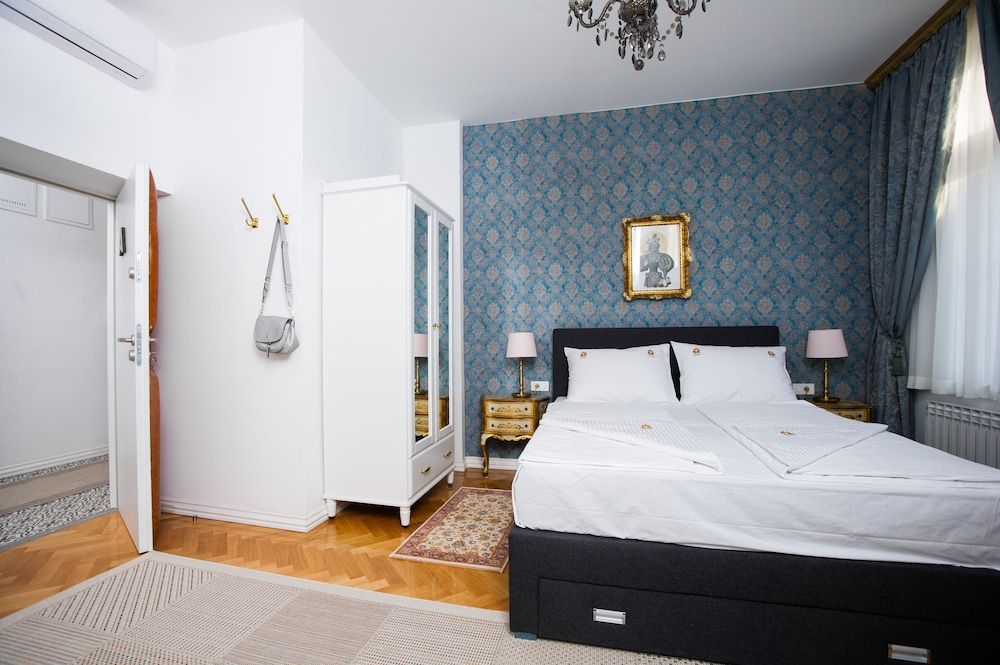 undefined Crown Rooms 5