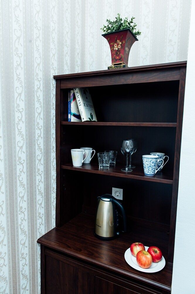 undefined Crown Rooms 10