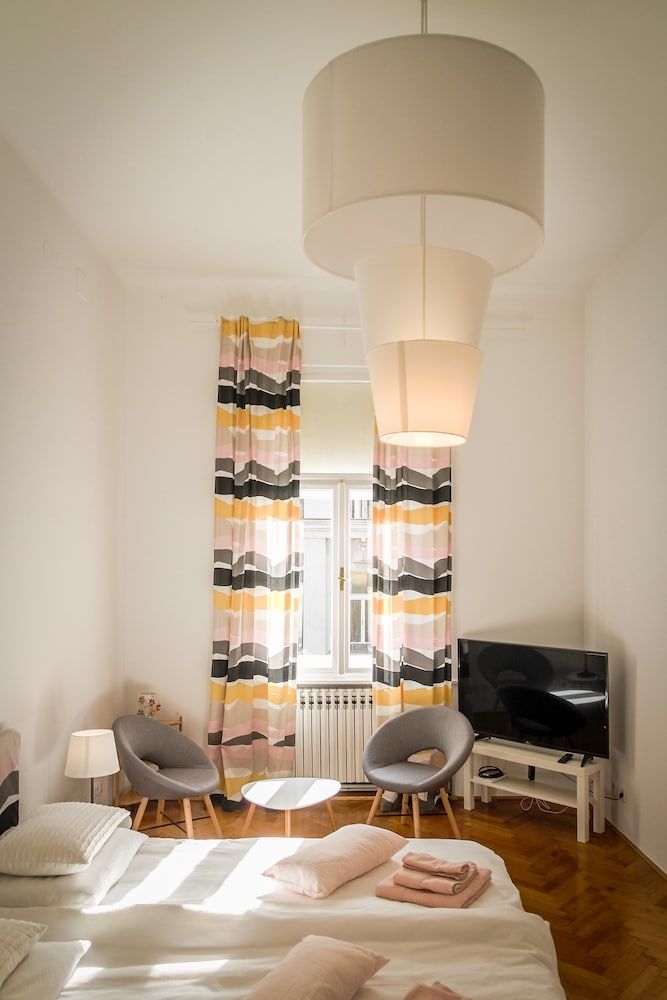 undefined Main Square Rooms 9