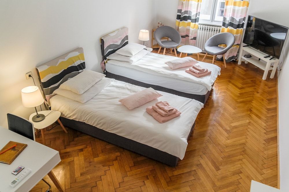 undefined Main Square Rooms 6