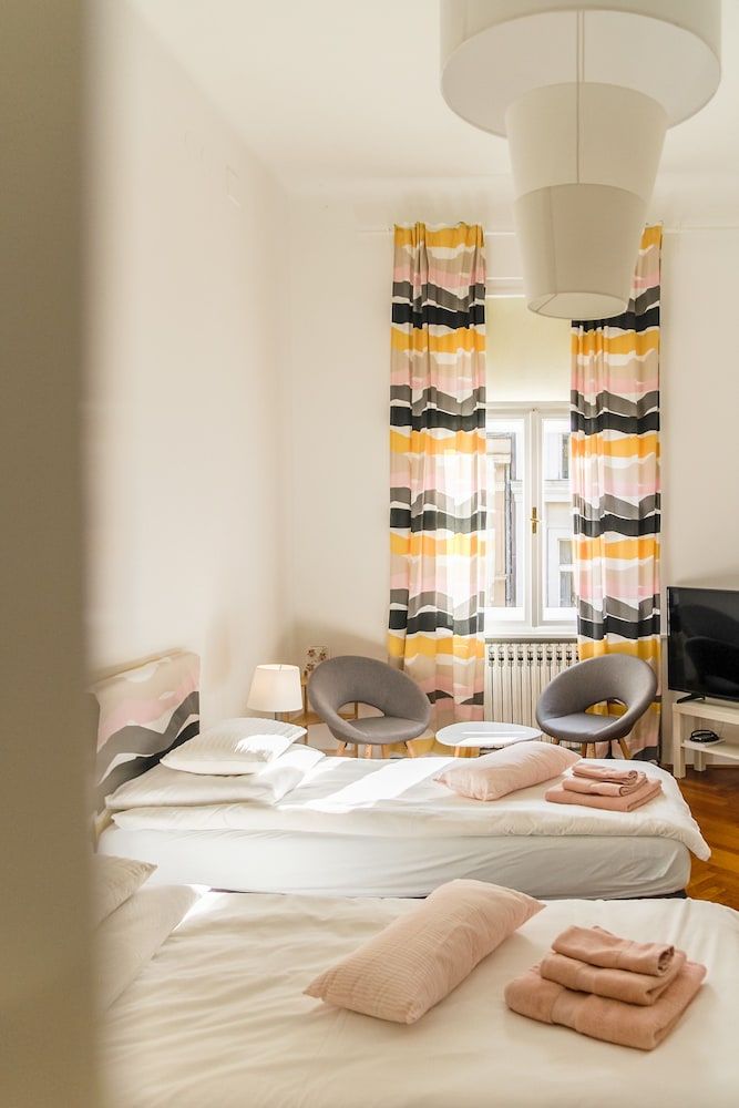 undefined Main Square Rooms 4