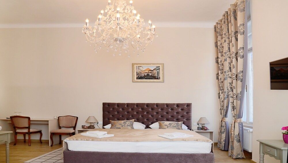 Flowers Zagreb Downtown Quadruple Room 5