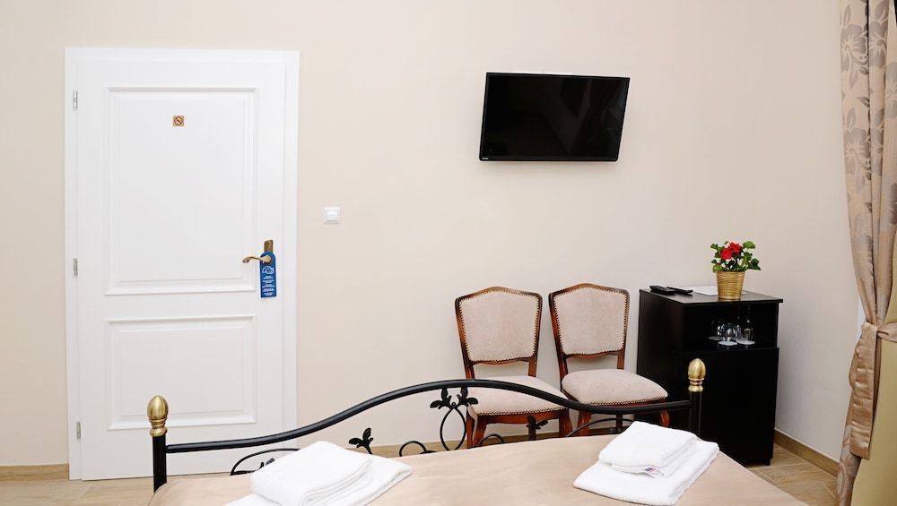 Flowers Zagreb Downtown Double Room 5