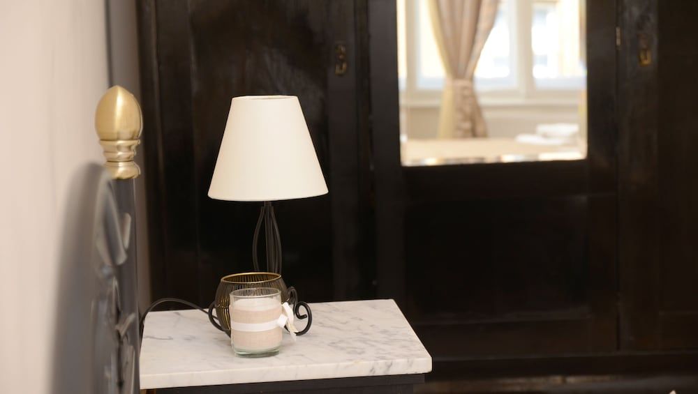 Flowers Zagreb Downtown Double Room 6