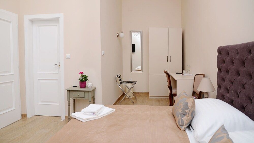 Flowers Zagreb Downtown Quadruple Room 3