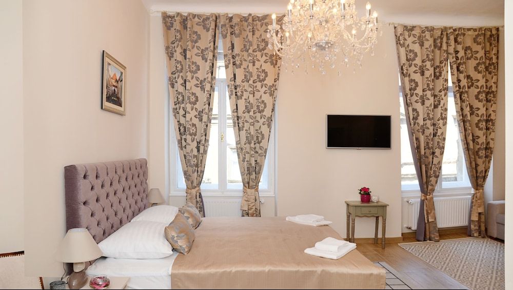 Flowers Zagreb Downtown Quadruple Room 4