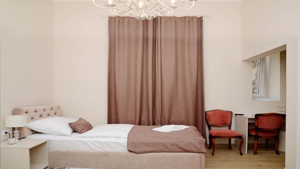 Flowers Zagreb Downtown Twin Room 4