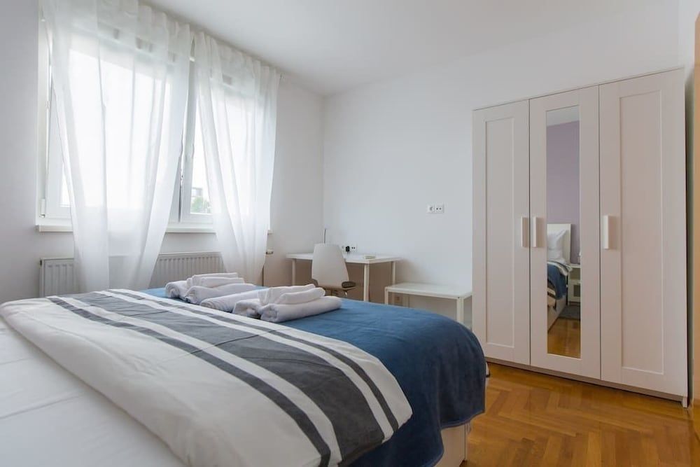 Paw Rooms Deluxe Double Room, Shared Bathroom (1) 6