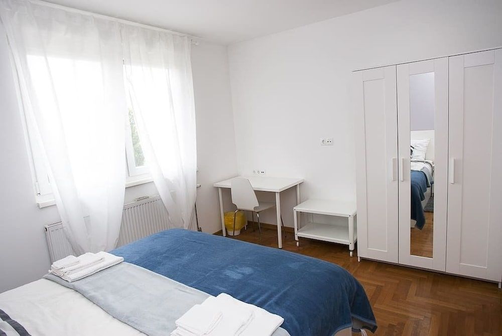 Paw Rooms Deluxe Double Room, Shared Bathroom (1) 3