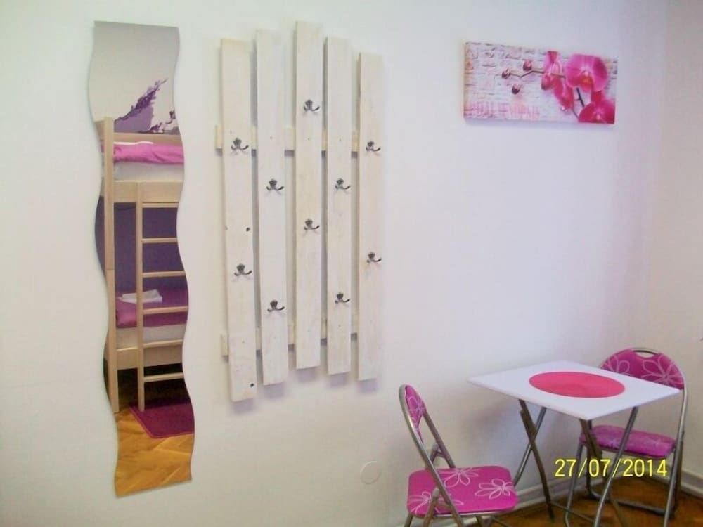 undefined Hostel Chameleon 6