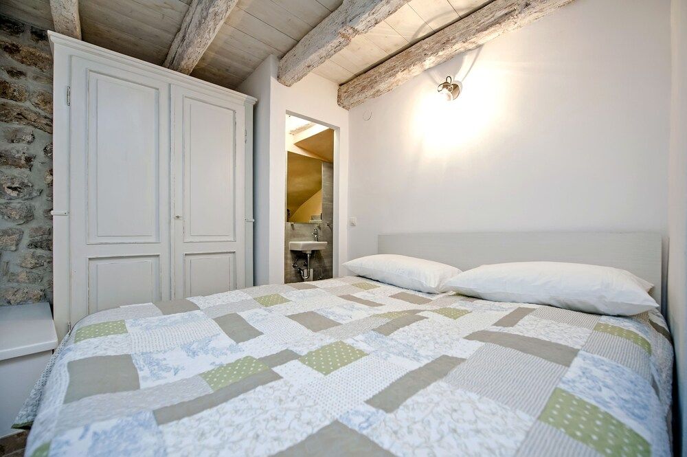 City Apartment, 1 Bedroom, Kitchen, Ground Floor (Raspberry)