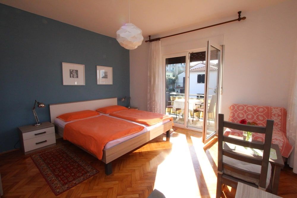 Double Room (Private External Bathroom 1)