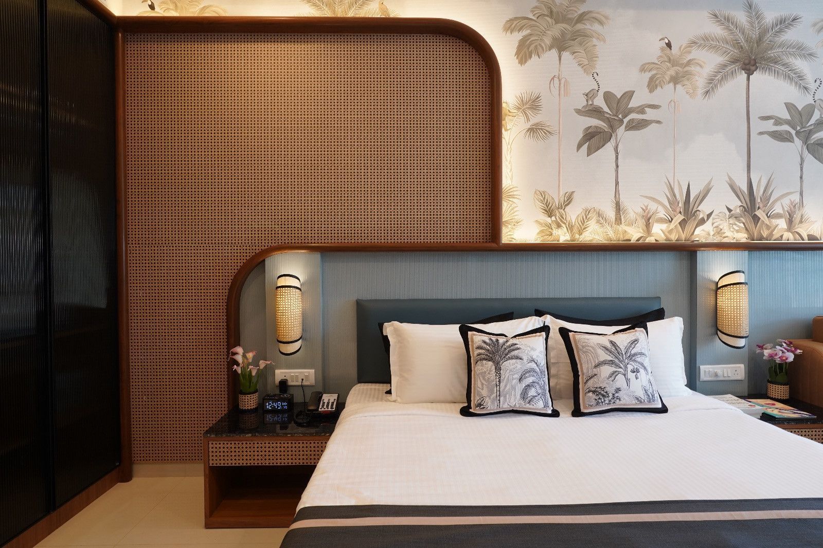 Junior Suite with Pool View & Balcony