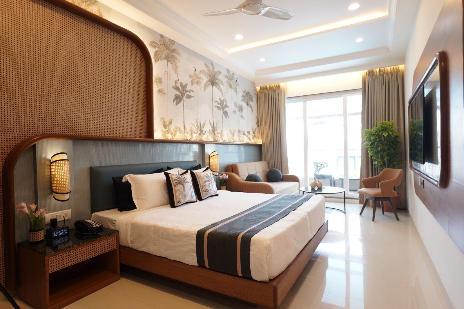 Junior Suite with Pool View & Balcony