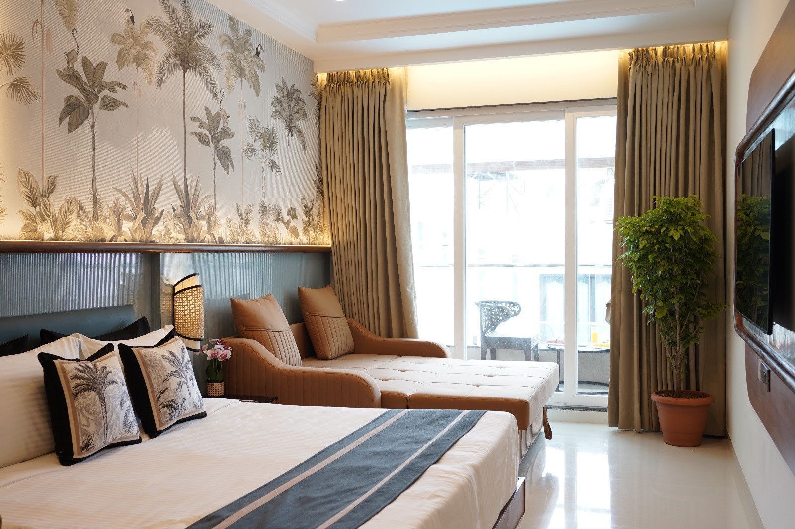 Junior Suite with Pool View & Balcony