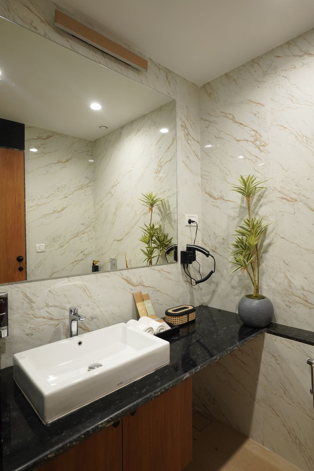 Junior Suite with Pool View & Balcony