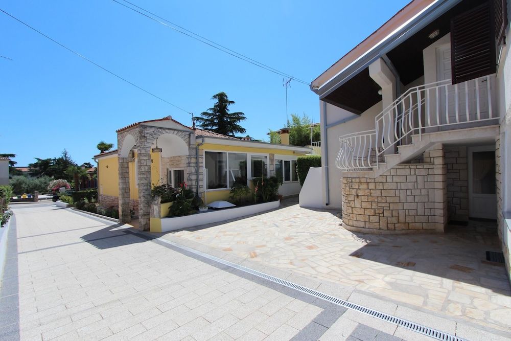 Apartments Knezovic