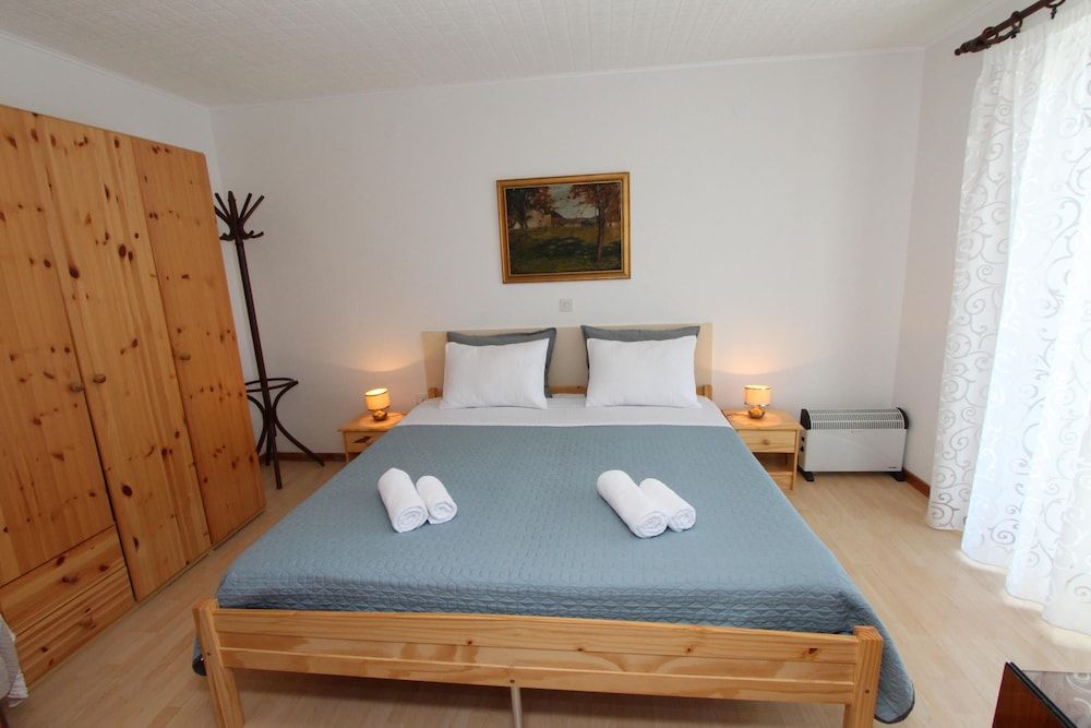 Apartments Knezovic